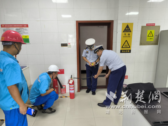 嚴(yán)守安全底線 宜城消防開展防火門與滅火器質(zhì)量專項(xiàng)抽檢行動(dòng)